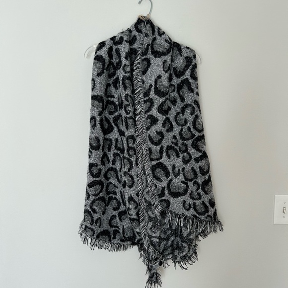 Dress up oversized animal print scarf - Picture 1 of 4